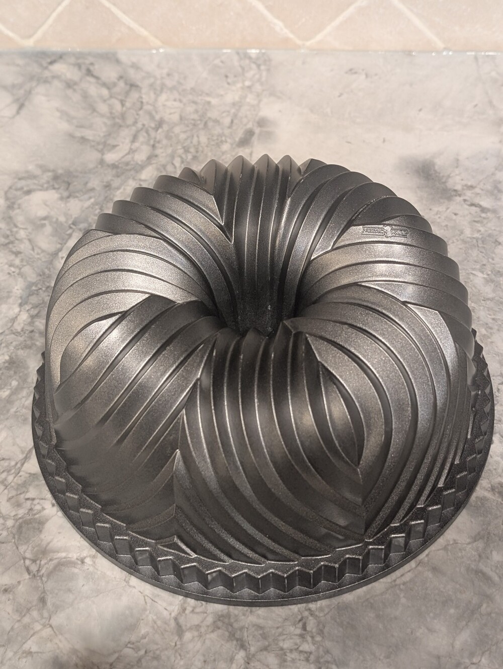 Nordic Ware 10 Cup Cast Aluminum Nonstick Bavarian Bundt Pan Geometric Intricate